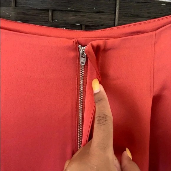 Cinq a Sept 5a7 SATIN RUTHY PANT Pleated Front Zip Closure Straight leg Size 4 - Picture 16 of 16